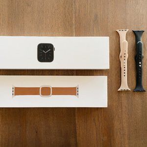 Apple Watch Series 6 GPS + Cellular, 40mm Graphite Stainless Steel Case w/ Saddl